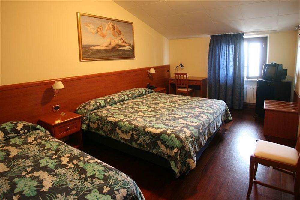 Hotel I Duchi Καμερίνο Εξωτερικό φωτογραφία