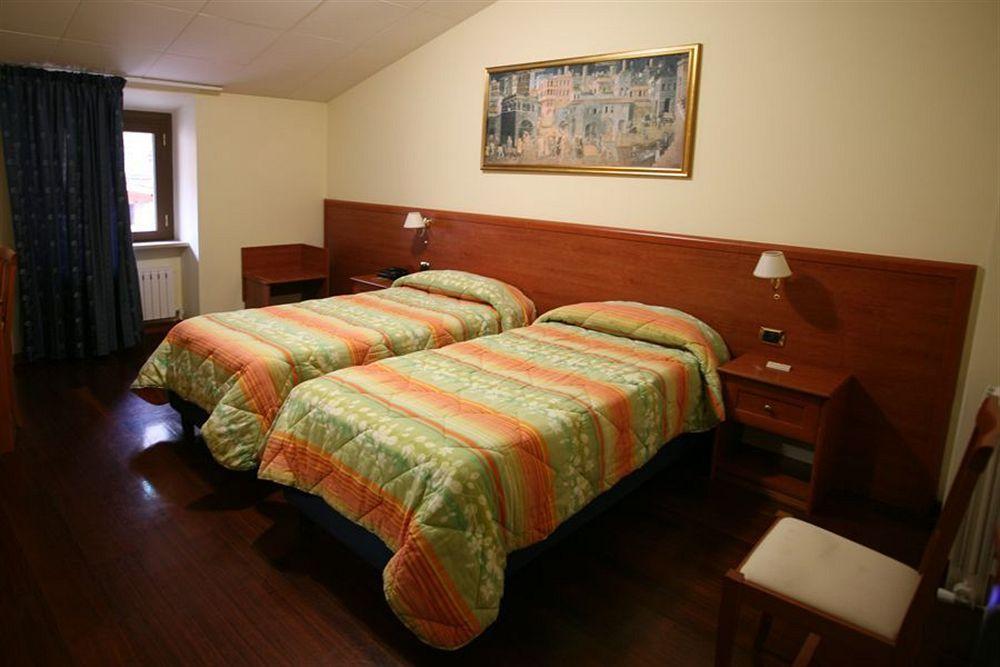 Hotel I Duchi Καμερίνο Εξωτερικό φωτογραφία